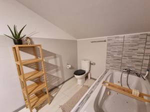 Zdjęcie z galerii obiektu Etxea Dorea - Chambre chez habitant - maison basque w mieście Lahonce