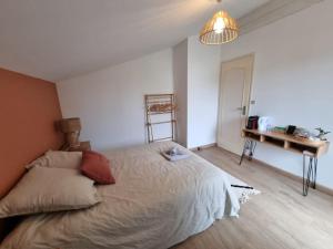 Zdjęcie z galerii obiektu Etxea Dorea - Chambre chez habitant - maison basque w mieście Lahonce