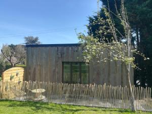 Vonkajšia záhrada v ubytovaní Le Gîte insolite Gonnedouillé