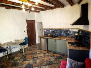 Sarlat authentiqueにあるキッチンまたは簡易キッチン