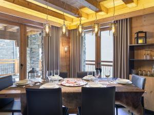 a dining room with a large wooden table and chairs at Appartement spacieux 125m², 6 pers., garage et tranquillité - FR-1-570-19 in Praranger +8 photos
