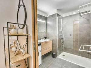 a bathroom with a shower and a toilet and a sink at Appartement Les Gets, 3 pièces, 6 personnes - FR-1-685-65 in Les Gets