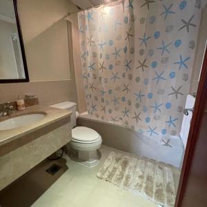 a bathroom with a sink and a toilet and a shower at شقة باطلاله بحريه - أبراج الشاطئ البيلسان Seafront Apartment in King Abdullah Economic City