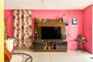 TV a/nebo společenská místnost v ubytování Colorful Private Room Oasis