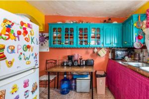 Kuchyň nebo kuchyňský kout v ubytování Colorful Private Room Oasis