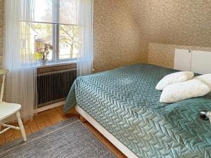 Tempat tidur dalam kamar di Holiday home SÖLVESBORG XVI