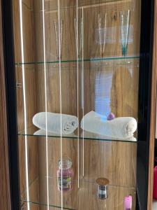 a glass cabinet with towels and a woman in it at Golden Life in Kielce