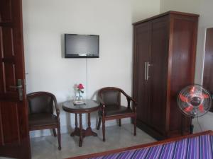 a living room filled with furniture and a tv at Ngoc Phuong Hotel in Bảo Lộc