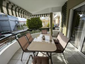 a table and chairs on a balcony with a view at Bella Maisonette in Pefkochori