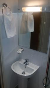 Koupelna v ubytování Arriva Hotel