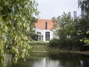 Výhled na řeku, která protéká v blízkosti hostelu