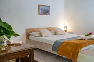 a bedroom with a large bed and a table at casa jasmin in Jericoacoara