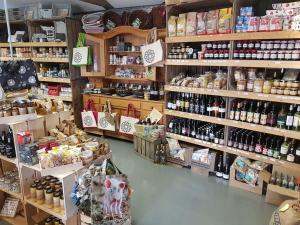 Supermarket nebo jiné obchody v  chaty nebo okolí