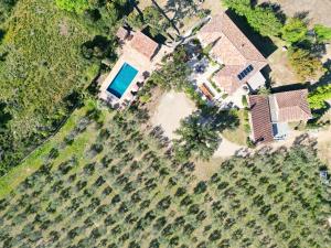 an overhead view of a house with a swimming pool at Domaine du Reginu in Santa-Reparata-di-Balagna