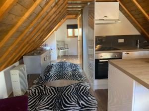 a kitchen with two stools in the middle of a room at Little Barn ideal for short stays in Bexley