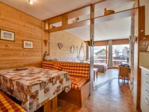 a bedroom with a bed and a large window at Studio Morzine, 1 pièce, 2 personnes - FR-1-684-51 in Morzine