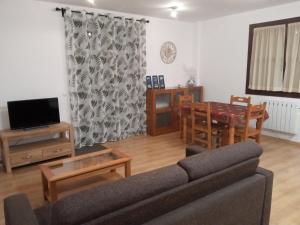 a living room with a couch and a table at Apartamento Casa Leonora in Panticosa