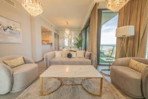 منطقة جلوس في FIRST CLASS 3BR with full BURJ KHALIFA and FOUNTAIN VIEW