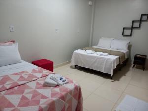 En eller flere senge i et værelse på Hotel Enlace