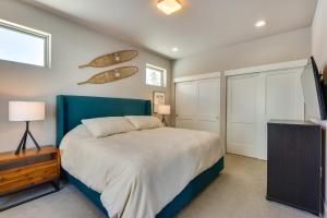 a bedroom with a large bed and two lamps at Fraser Vacation Rental - Shuttle to Winter Park! in Fraser