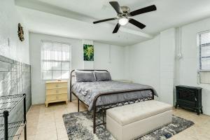 Ένα ή περισσότερα κρεβάτια σε δωμάτιο στο Peaceful Hideaway House