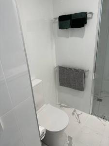 Koupelna v ubytování 1BR City Apt-Parking&View& Homey + 11 fotografií