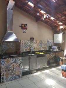 Η κουζίνα ή μικρή κουζίνα στο Casa Veraneio família Matos