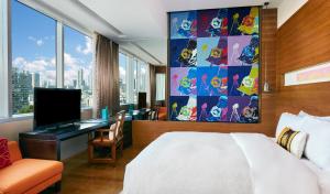 TV a/nebo společenská místnost v ubytování Hotel Indigo Xiamen Harbour by IHG