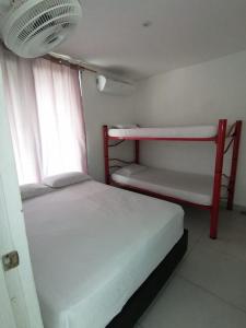 a bedroom with two bunk beds and a window at RODADERO VELAS MARINAS in Gaira