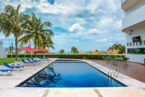 Bazén v ubytování Holiday Inn Campeche by IHG nebo v jeho okolí