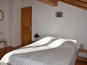 Ein Bett oder Betten in einem Zimmer der Unterkunft Chalet Pralognan-la-Vanoise, 5 pièces, 8 personnes - FR-1-464-176