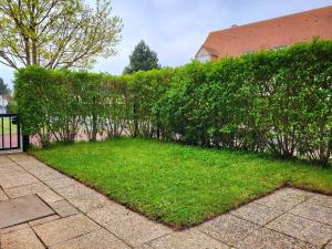 Vonkajšia záhrada v ubytovaní Appartement cosy 4 pers, jardin privé, accès direct plage, proche commerces, parking inclus - FR-1-465-95 + 6 fotografií