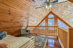 een slaapkamer in een blokhut met een bed en een plafondventilator bij Spectacular Log Cabin Home 45 minutes to Asheville in Marion