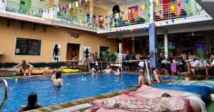 Piscina a The Funky Village o a prop
