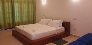 Letto o letti in una camera di Hotel Serugahawatta