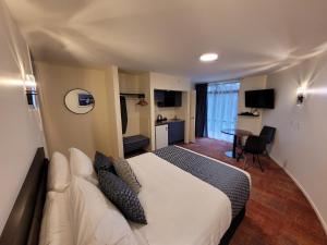 TV a/nebo společenská místnost v ubytování City of Sails Motel
