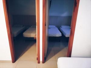 Voodi või voodid majutusasutuse HOTEL DON QUIJOTE toas