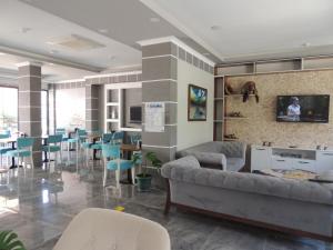 A seating area at Sogutpark Hotel