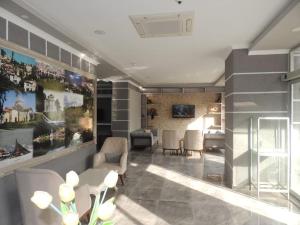A television and/or entertainment centre at Sogutpark Hotel