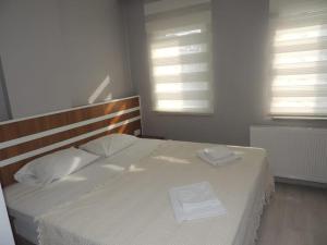 A bed or beds in a room at Sogutpark Hotel