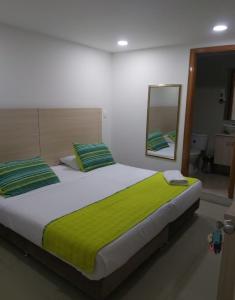 Voodi või voodid majutusasutuse HOTEL DON QUIJOTE toas