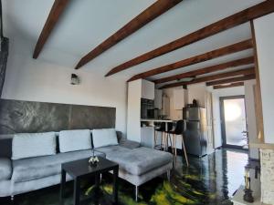 TV a/nebo společenská místnost v ubytování Cozy Cabin Bran