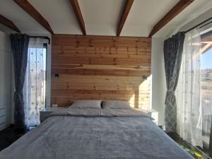 Postel nebo postele na pokoji v ubytování Cozy Cabin Bran