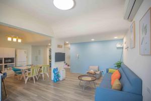 a living room with a blue couch and a table at Meedori Coffee Home Stay in Hou-feng-kang