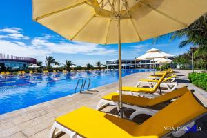 Poolen vid eller i närheten av MIA Beach Villa - Oceanami Resort Long Hai Vung Tau