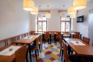 Un restaurante o sitio para comer en Pr'Gavedarjo Eco Heritage B&B