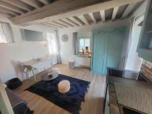 Posezení v ubytování Domaine "Les Bois Flottes" dans Maison de Charme au bord de mer et proche de Cabourg