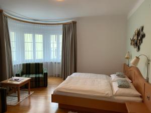 Postel nebo postele na pokoji v ubytování Hotel zur Post