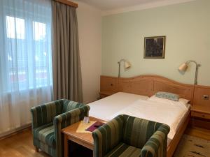 Postel nebo postele na pokoji v ubytování Hotel zur Post