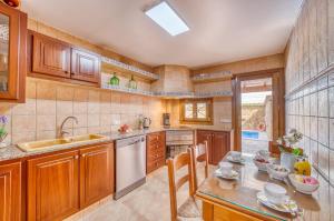 Nhà bếp/bếp nhỏ tại Ideal Property Mallorca - Villa Pintor